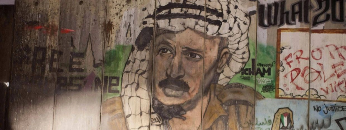 Arafat mit Kufiya Graffiti an der Grenzmauer bei Bethlehem