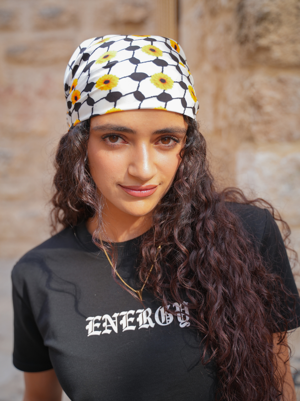 Kufiya Bandana aus Palästina - Schwarz-Weiß mit Blumenprint