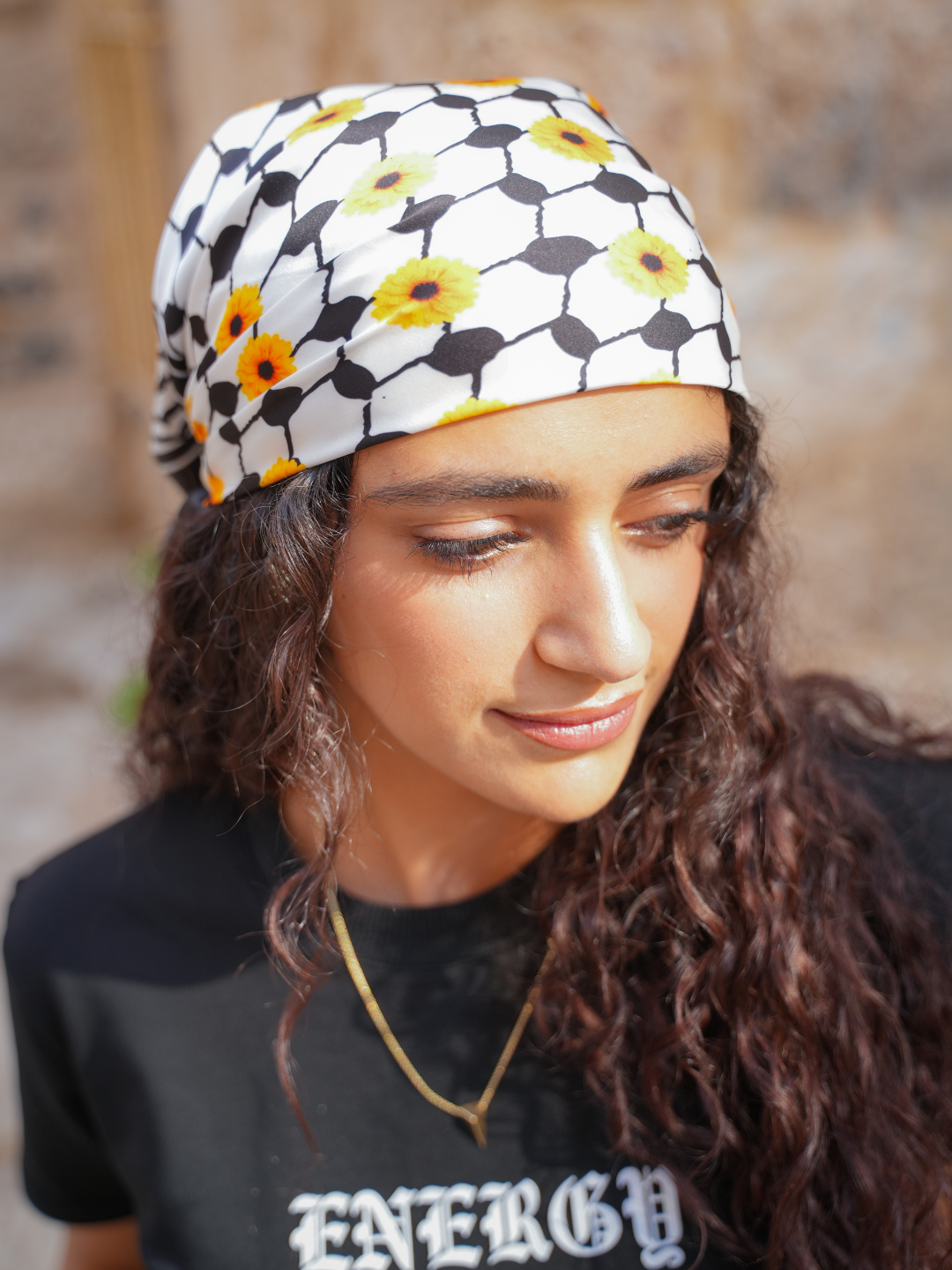 Die Blumenprint Bandana in schwarz weiß