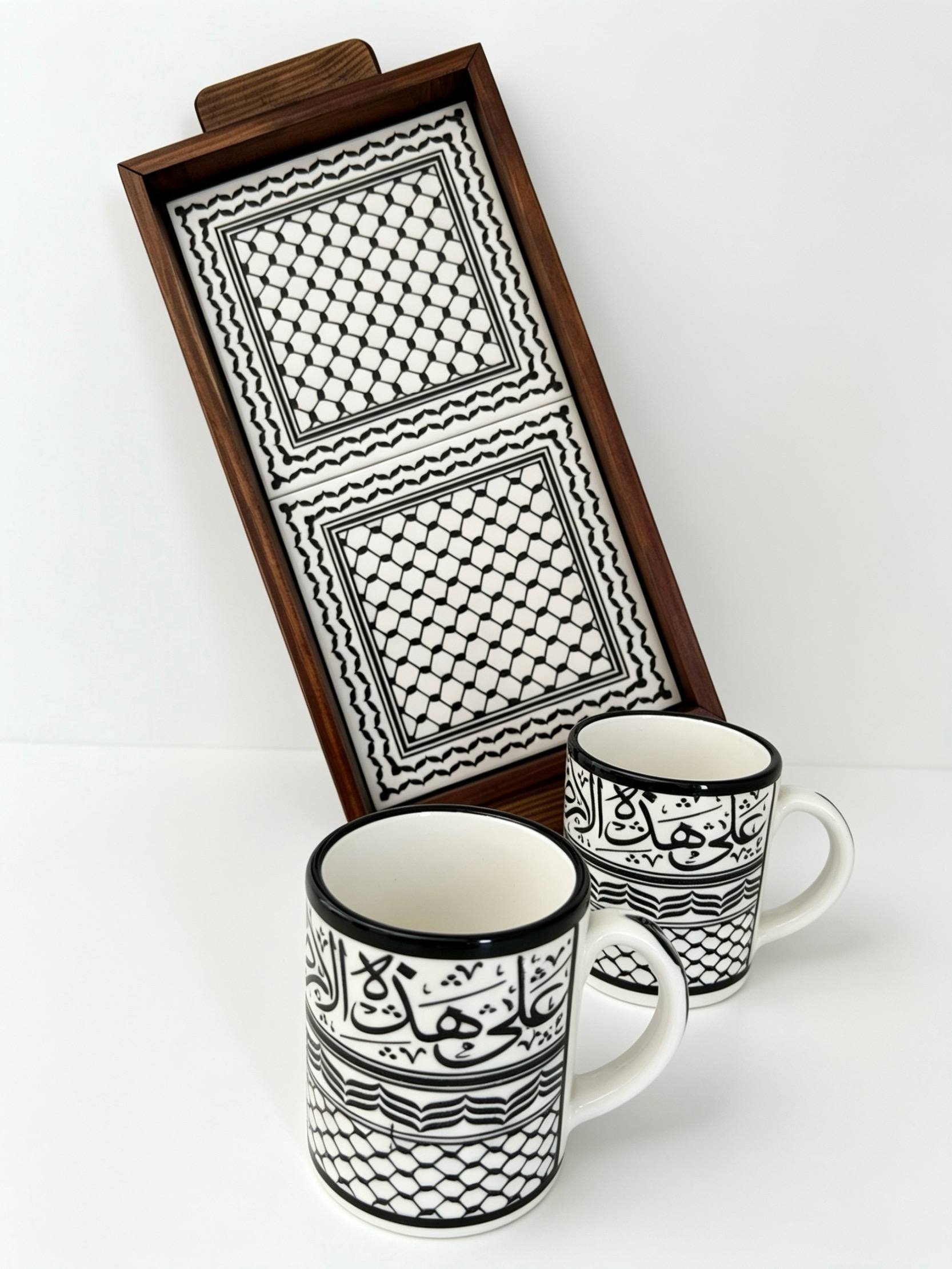 Handgefertigtes Kaffee-Set aus Palästina mit 2 Keramikbechern und Serviertablett