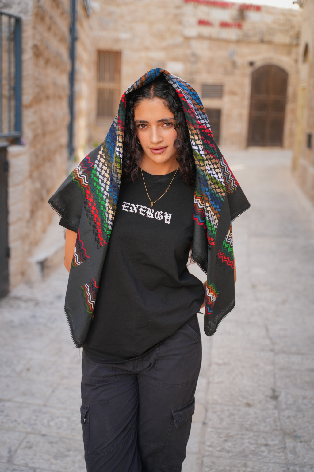 Die Black Edition Kufiya in bunt als Kopfbedeckung