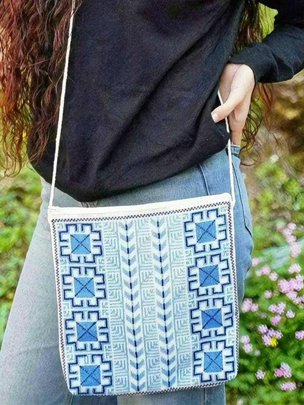 Originale Tatreez Tasche in Blau Weiß