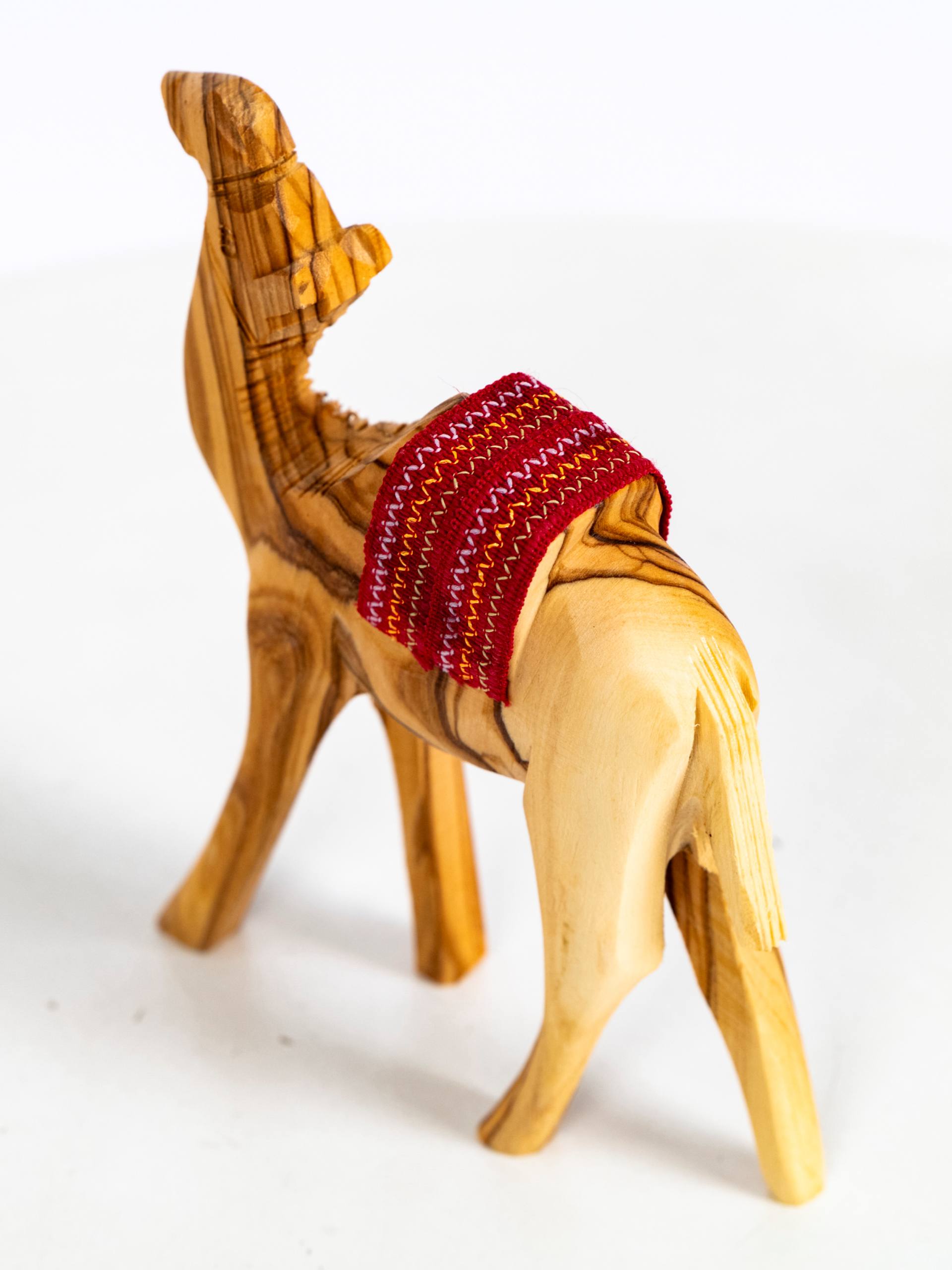 Großes Kamel aus Olivenholz mit Stoffsattel - Aus Palästina