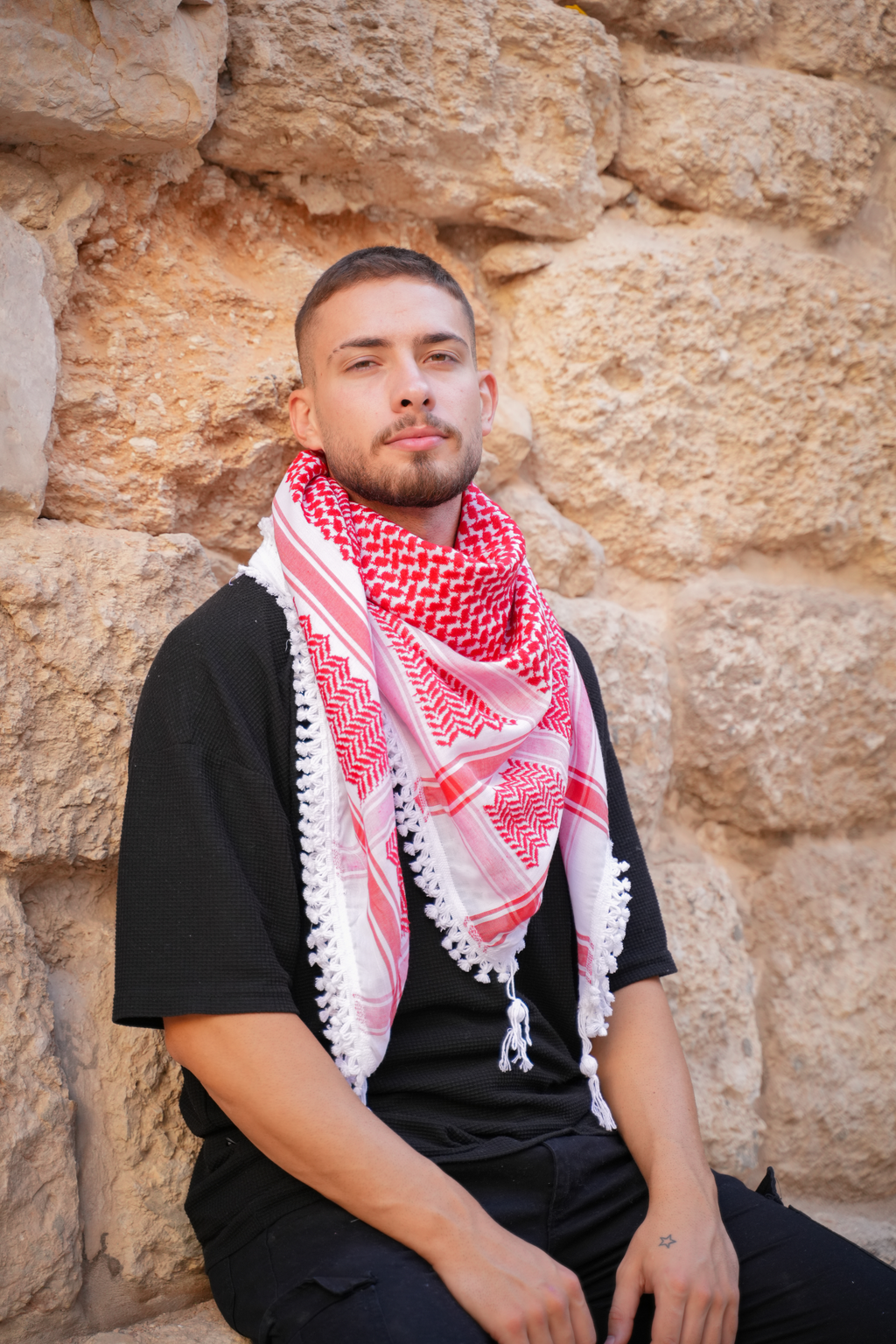 Klassische Kufiya in rot aus Palästina - handgefertigt