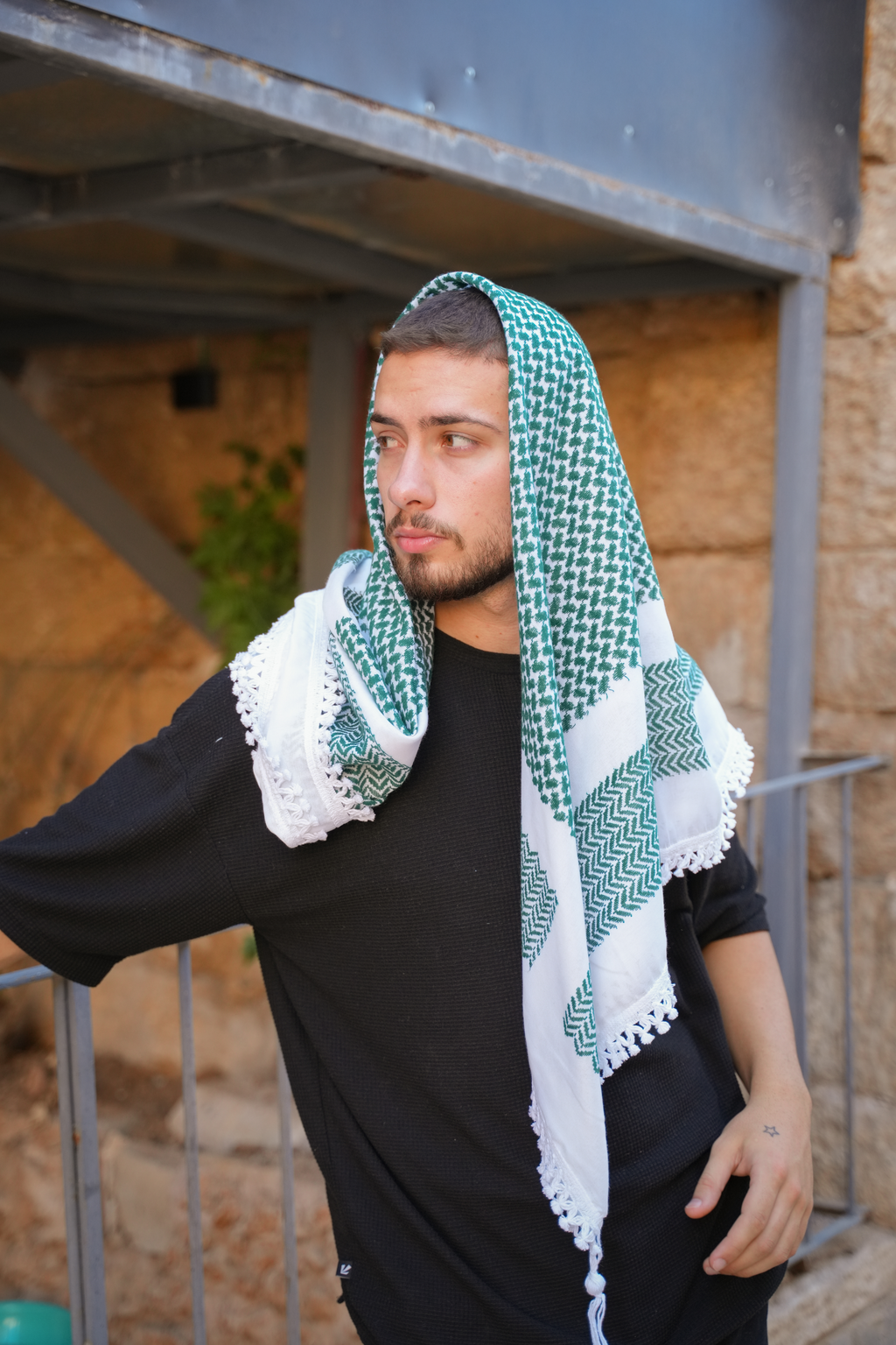 Klassische Kufiya in grün als Kopfbedeckung