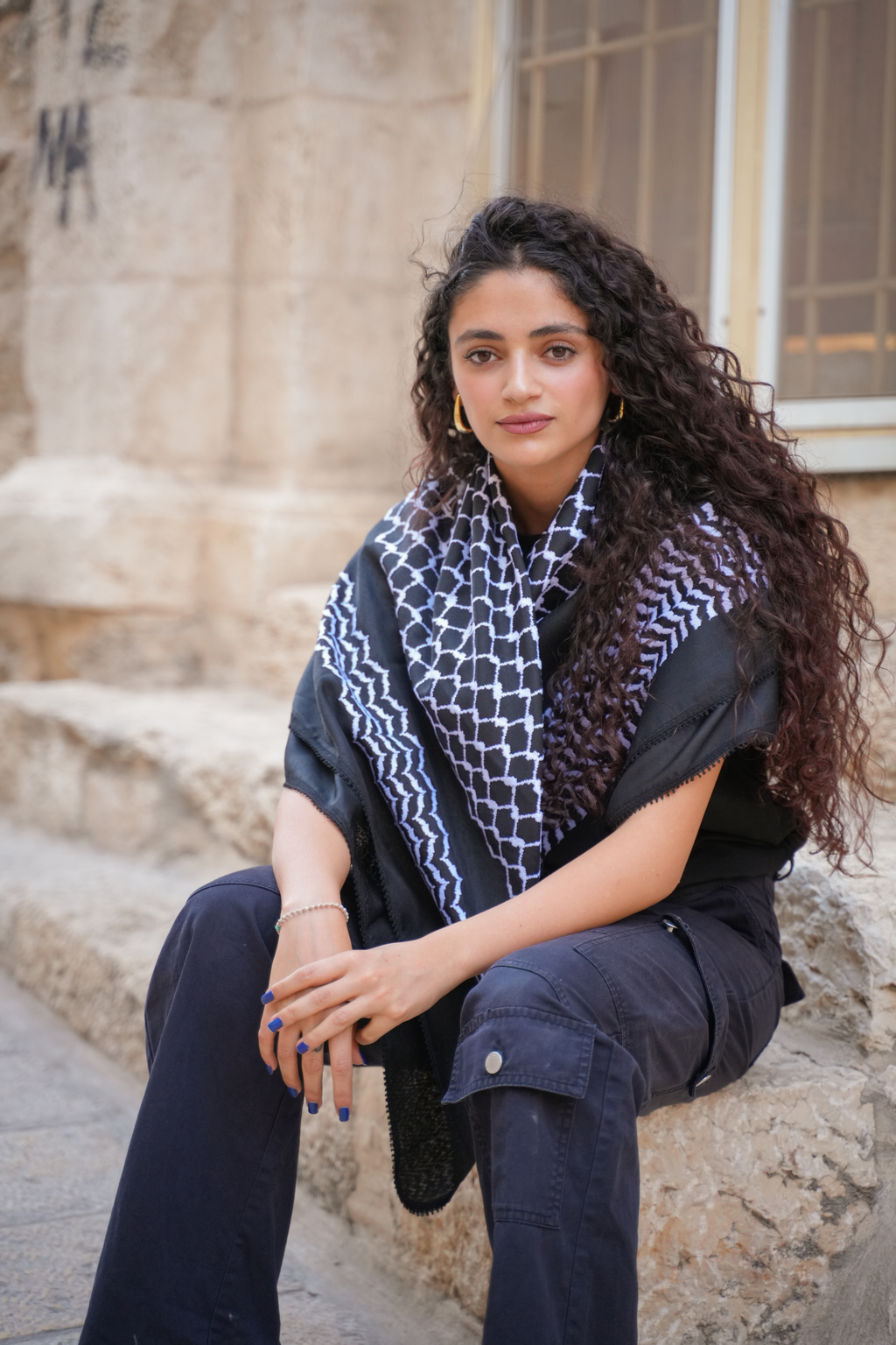 Black Edition Kufiya mit weißen Nähten aus Palästina