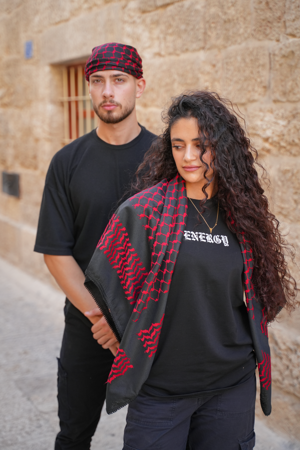 Black Edition Kufiya in rot getragen