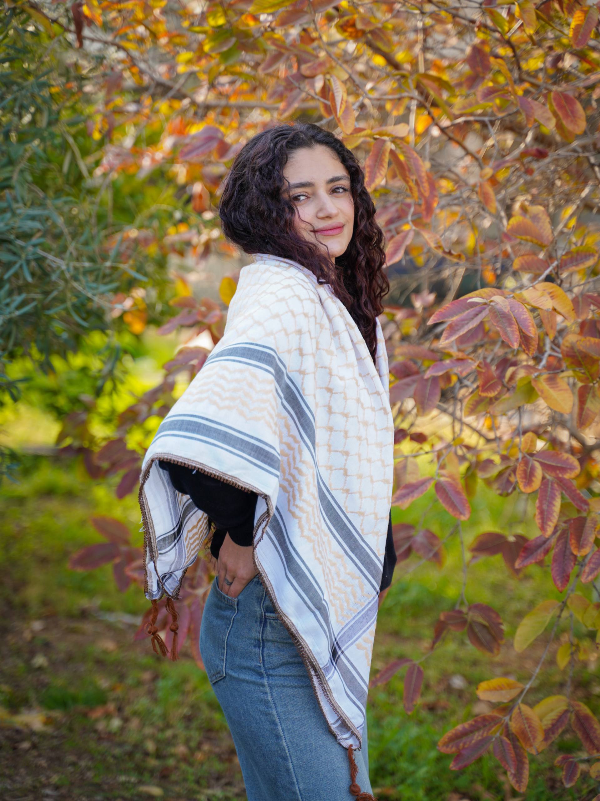 Klassisches Kufiya Design trifft moderne Farben. Aus Palästina, die Wüstensand Kufiya