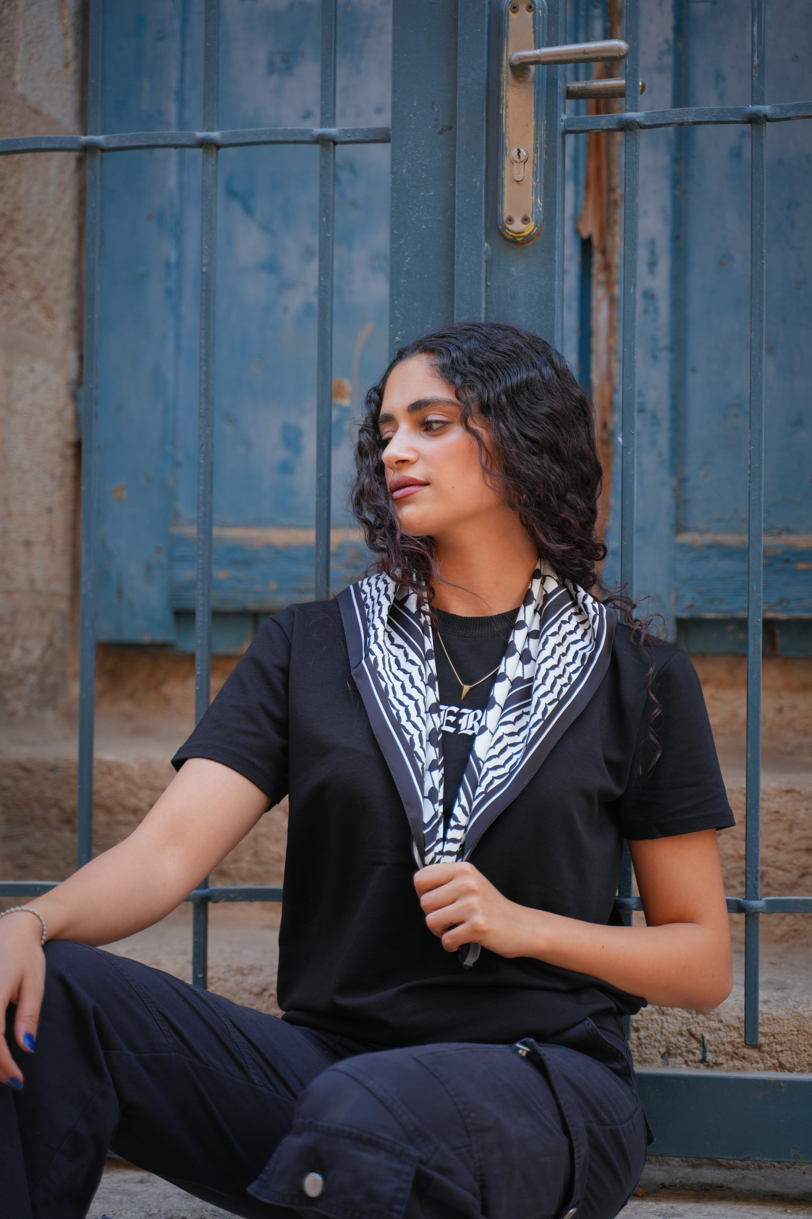 Kufiya Bandana aus Palästina | schwarz weiß | Satin Tuch aus Nablus
