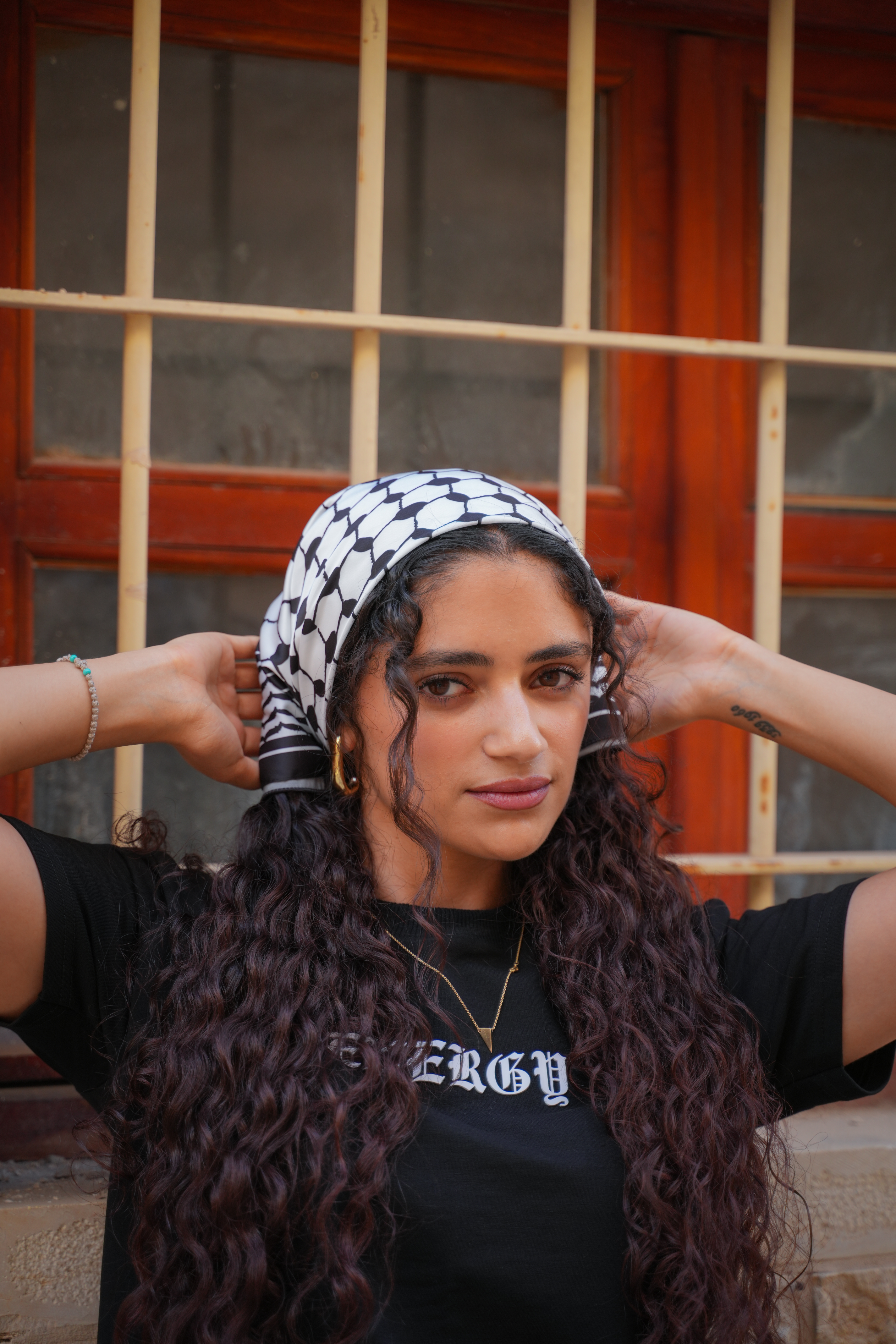 Kufiya Bandana aus Palästina | schwarz weiß | Satin Tuch aus Nablus