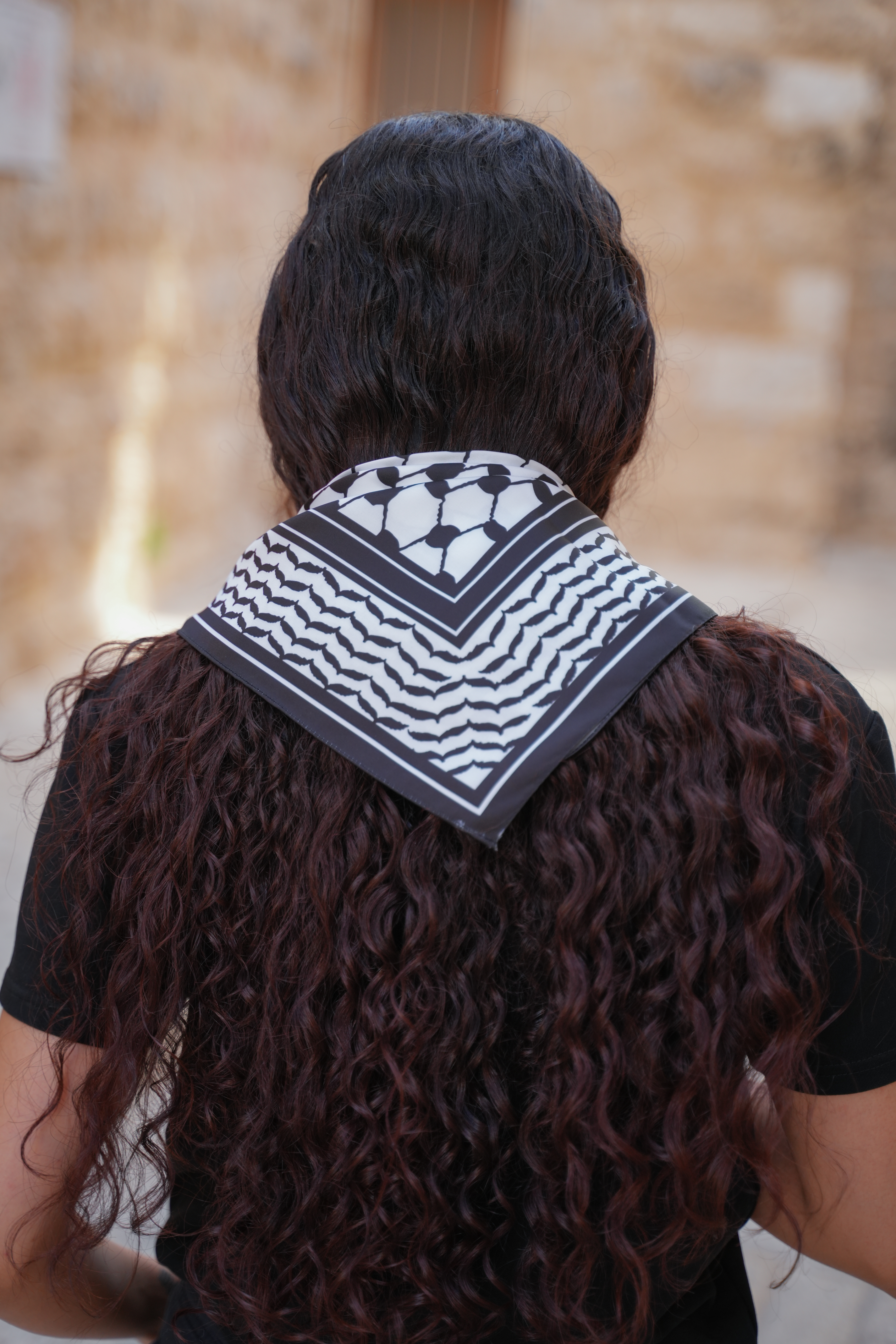Kufiya Bandana aus Palästina | schwarz weiß | Satin Tuch aus Nablus