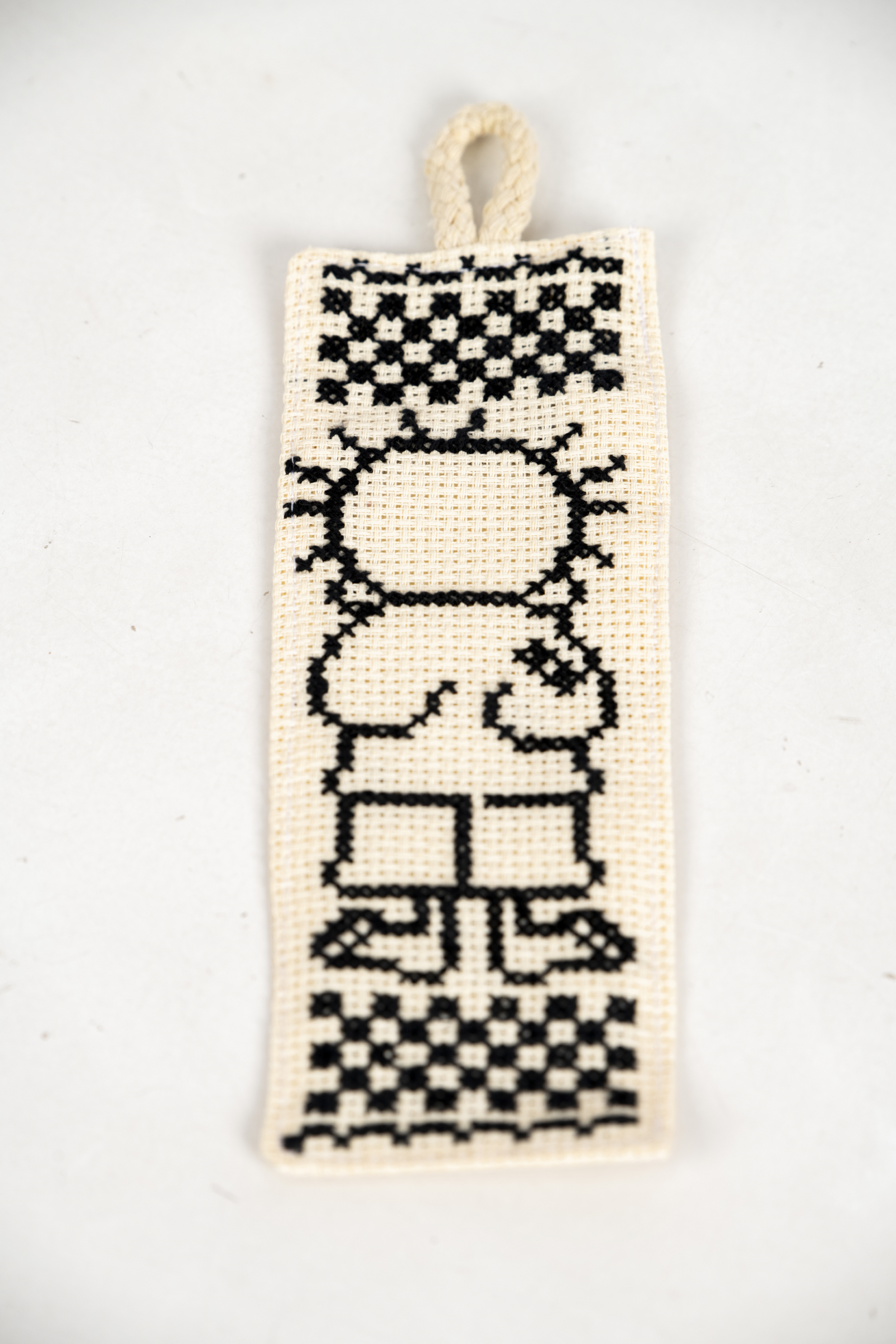 Handala als Tatreez Lesezeichen - handgefertigt im Dheisheh Camp