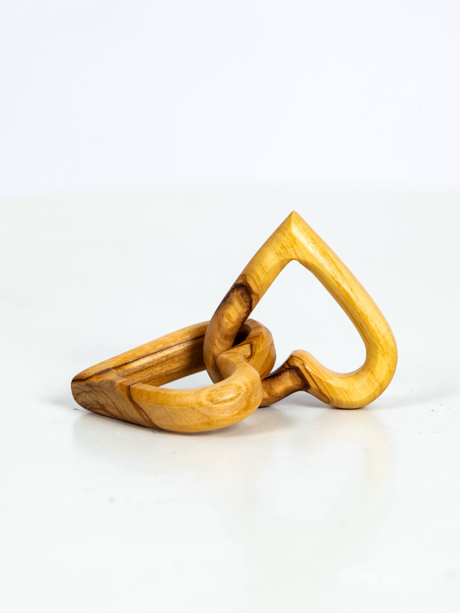 Olivenholz-Herzen aus Palästina - handgeschnitzt mit einzigartiger Maserung