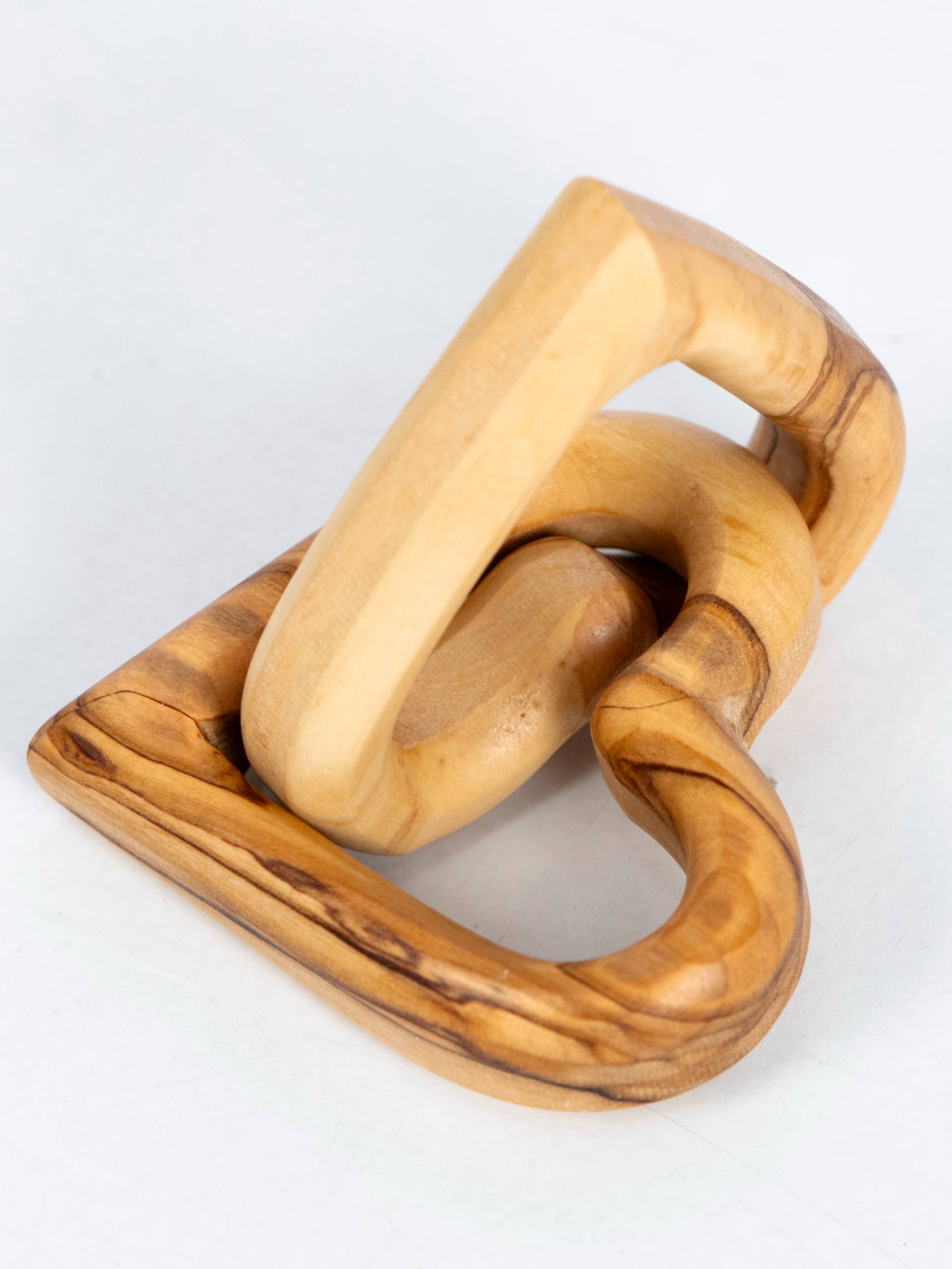 Zwei verbundene Herzen aus Olivenholz - Made in Palestine