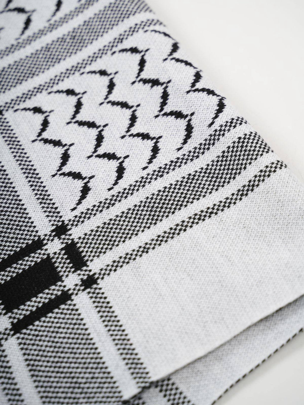 Der XL Kufiya Schal mit dem traditonellen Mustern einer Keffiyeh